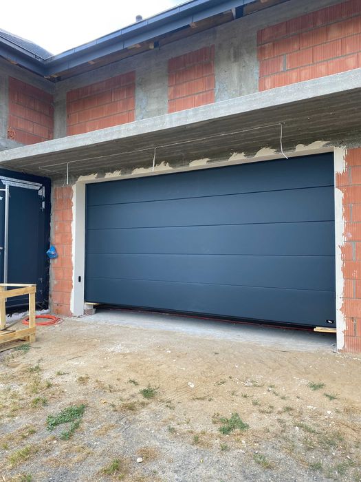 Bramy garażowe segmentowe, rolowane, uchylne