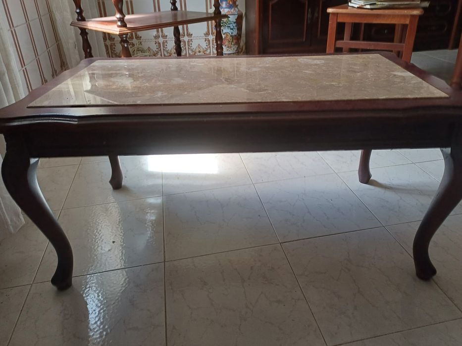 Mesa de sala tipo coffee table