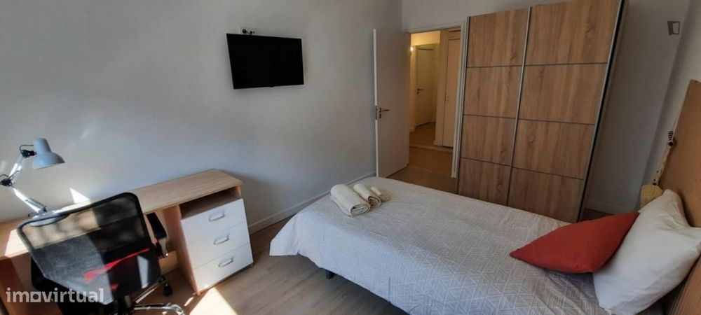 Quarto - localizado em Paranhos Porto