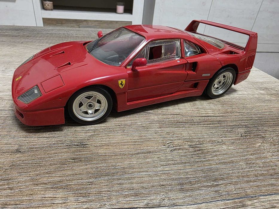 Ferrari F40 1:18 Hot Wheels
