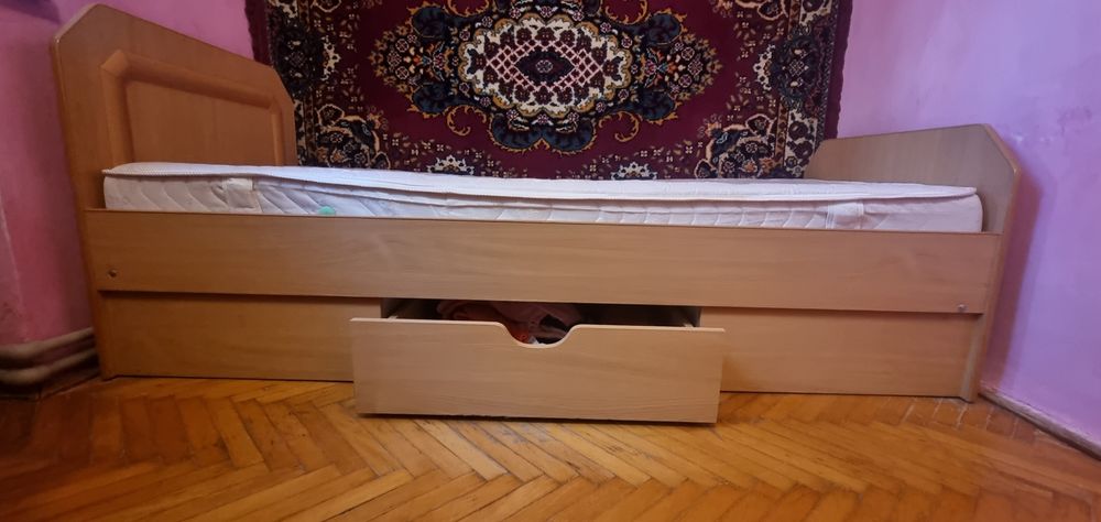 Ліжко, односпальне.