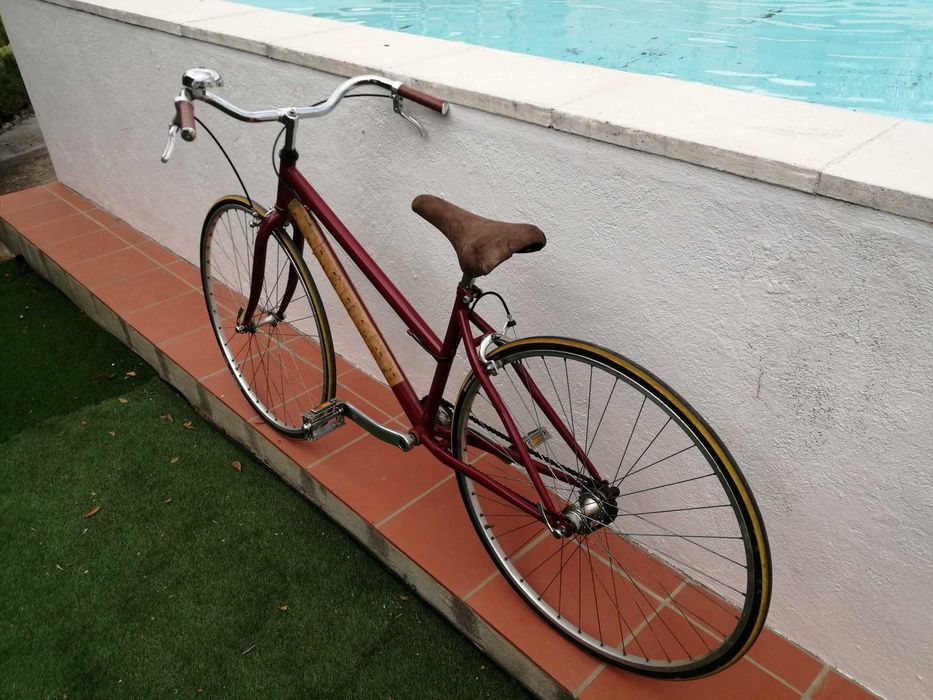 Bicicleta estilo clássico de senhora