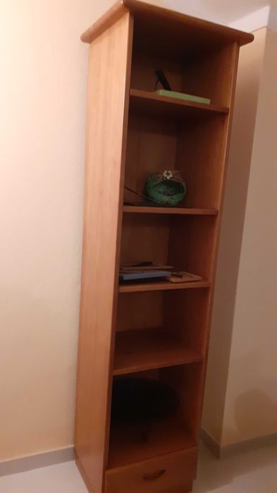 Estante em Pinho Mel