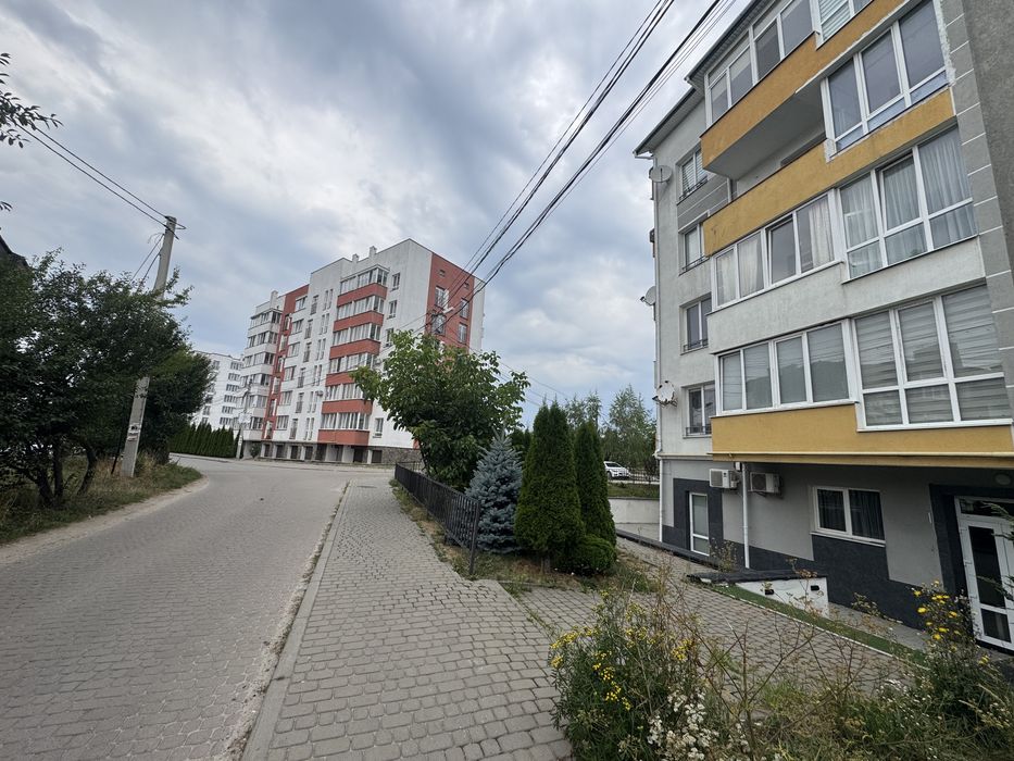 Продаж комерційного приміщення Фасад Солонка вул. Орлика