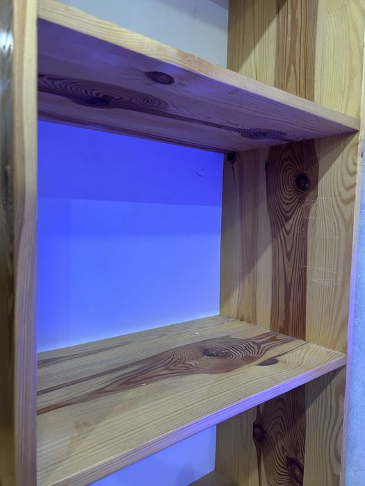 Дерев’яний стелаж з масиву сосни