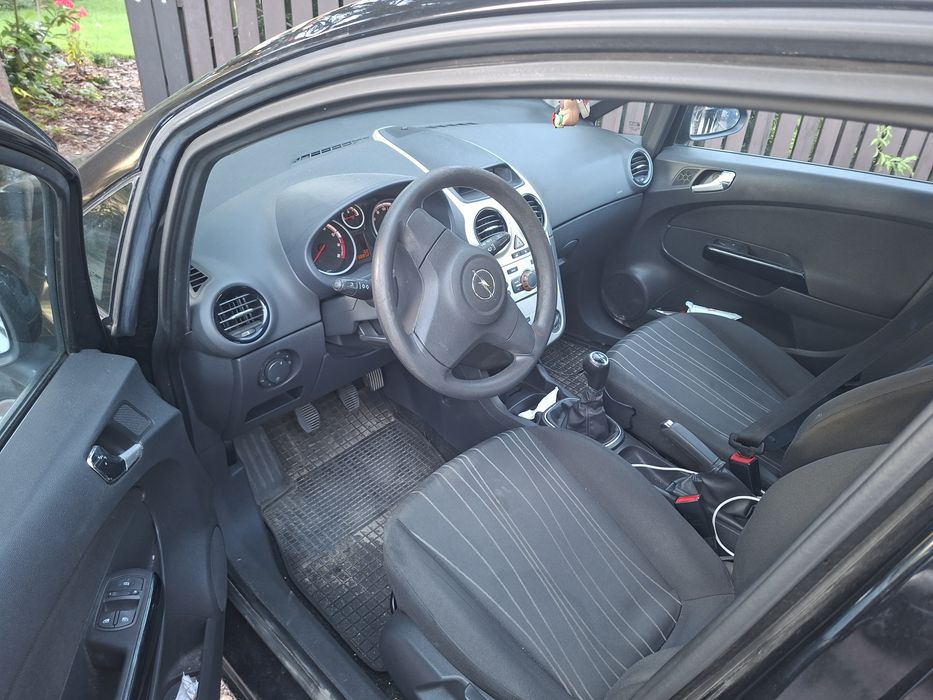 Opel corsa D 1.2 benzyna 2007