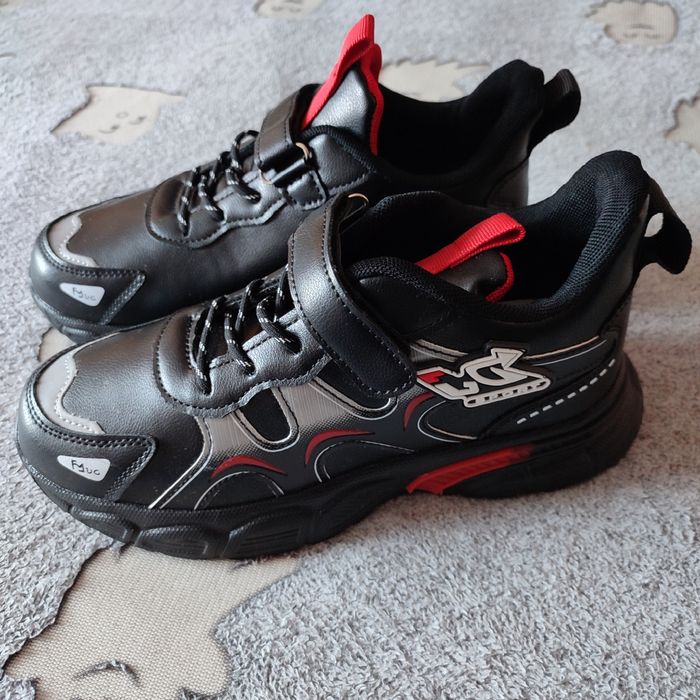 Демісезонні кросівки