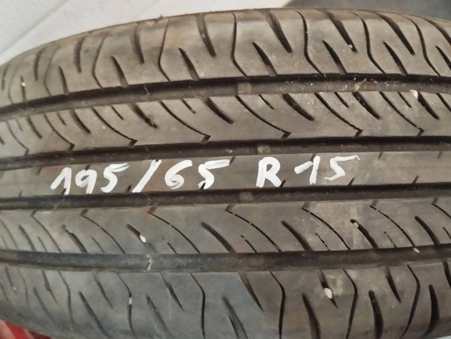 JOGO DE JANTES ORIGINAIS AUDI A3 8L COM PNEUS SEMINOVOS 195/65R15