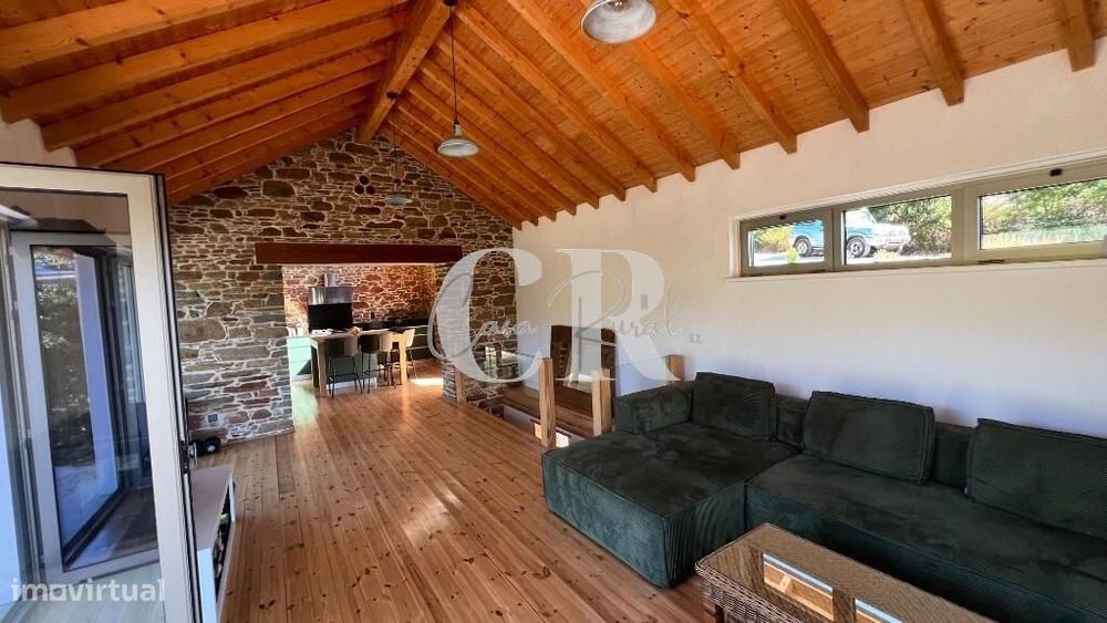 Casa de Pedra Renovada, Ruínas, Riacho, Poços e 15.570m2 de Terreno na
