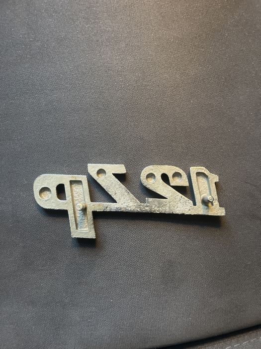 Znaczek emblemat 127p