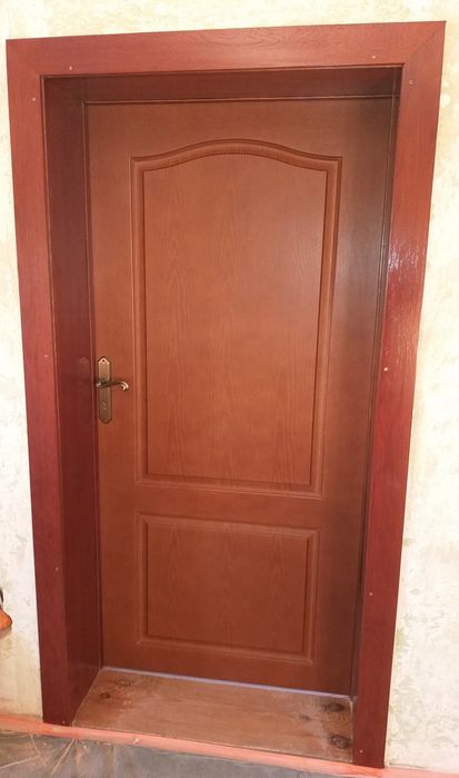 Drzwi wewnętrzne 90 cm z ościeżnicą skrzynkową  – mahoń / ciemna wiśnia