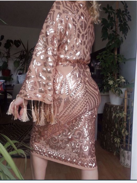 Boohoo cekinowa sukienka midi frędzlAmi L 40 xl 42 złota