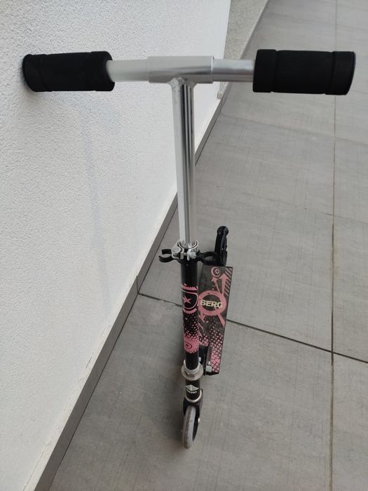 Trotinete da marca Berg  em muito bom estado