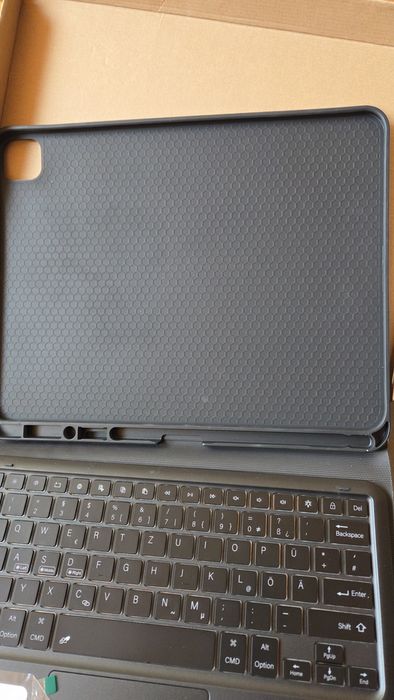 Etui na iPada Pro 13 cali z klawiaturą