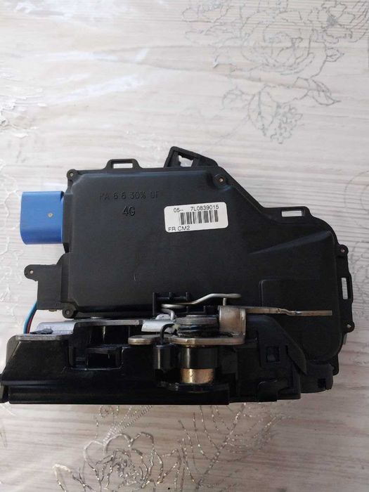 замок задніх лівих дверей Гольф5