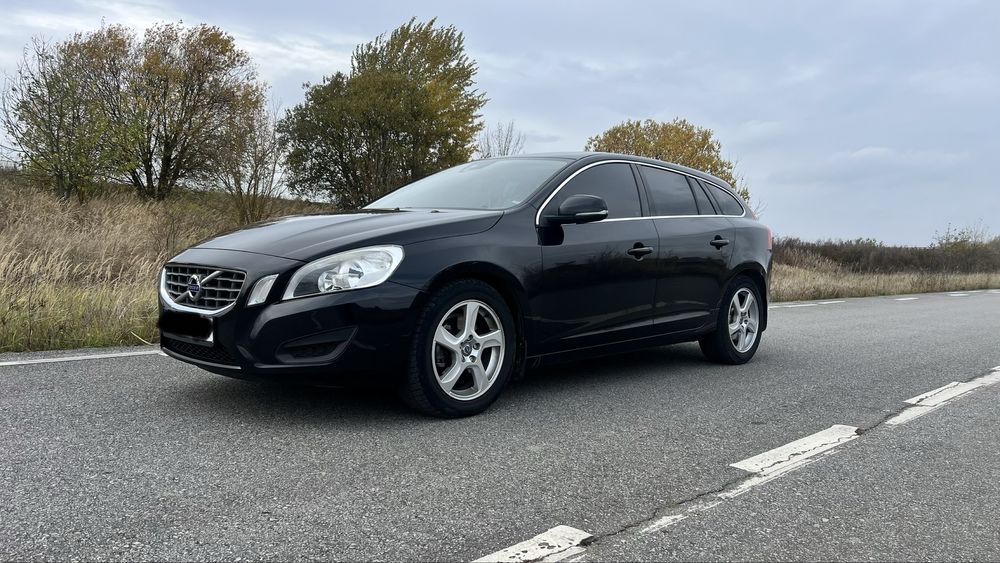 Автомобіль Volvo V60