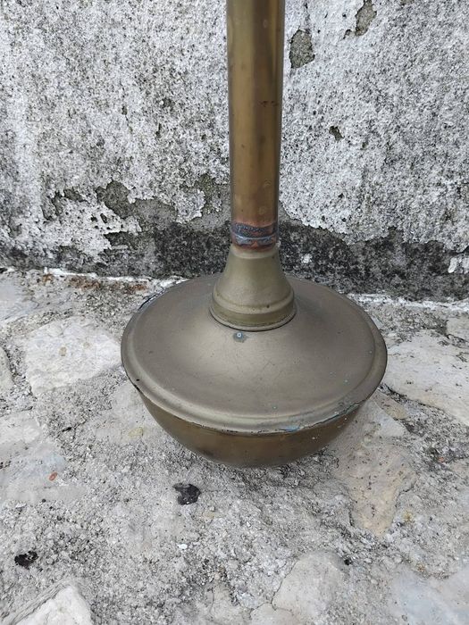 Cinzeiro de pé em latão