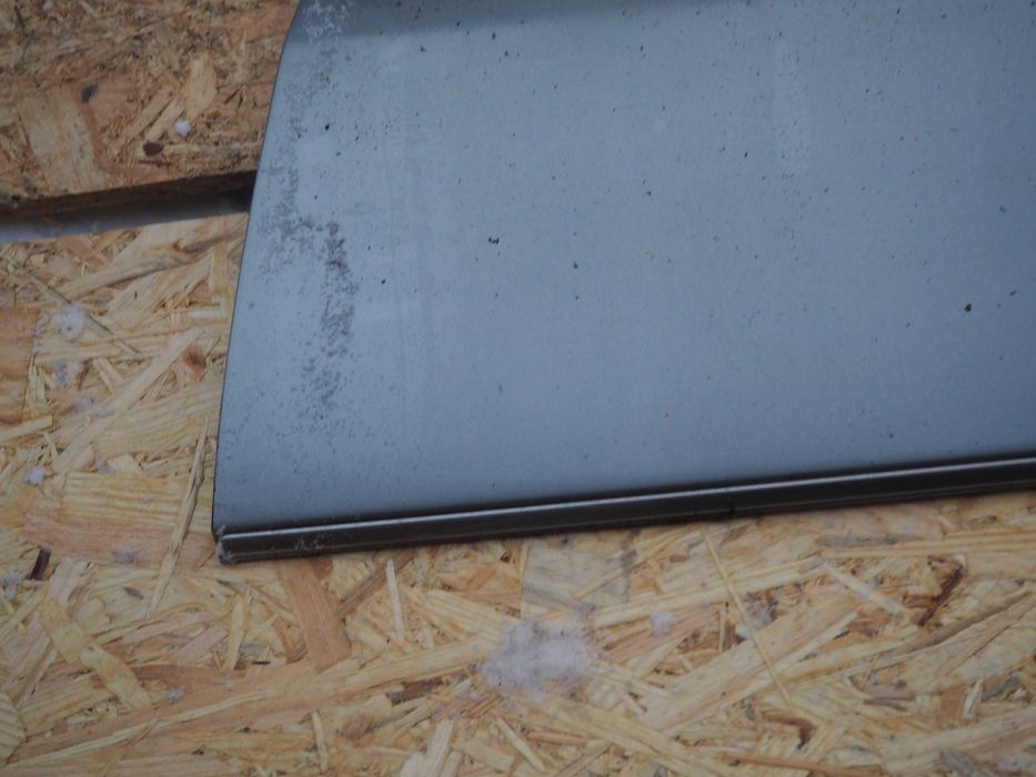 Listwa drzwi lewa mercedes W124 coupe