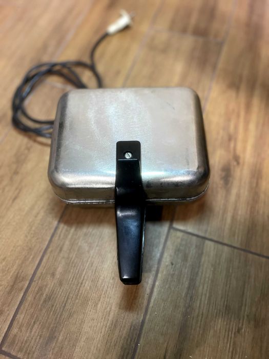 Електро вафельниця Ласунка Радянська