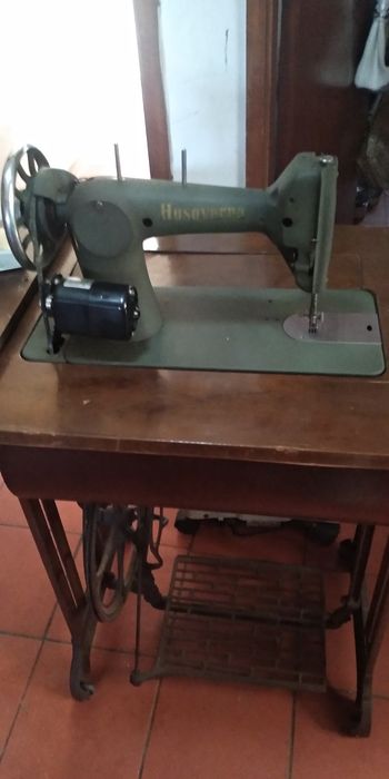 Máquina de costura de marca Husqvarna