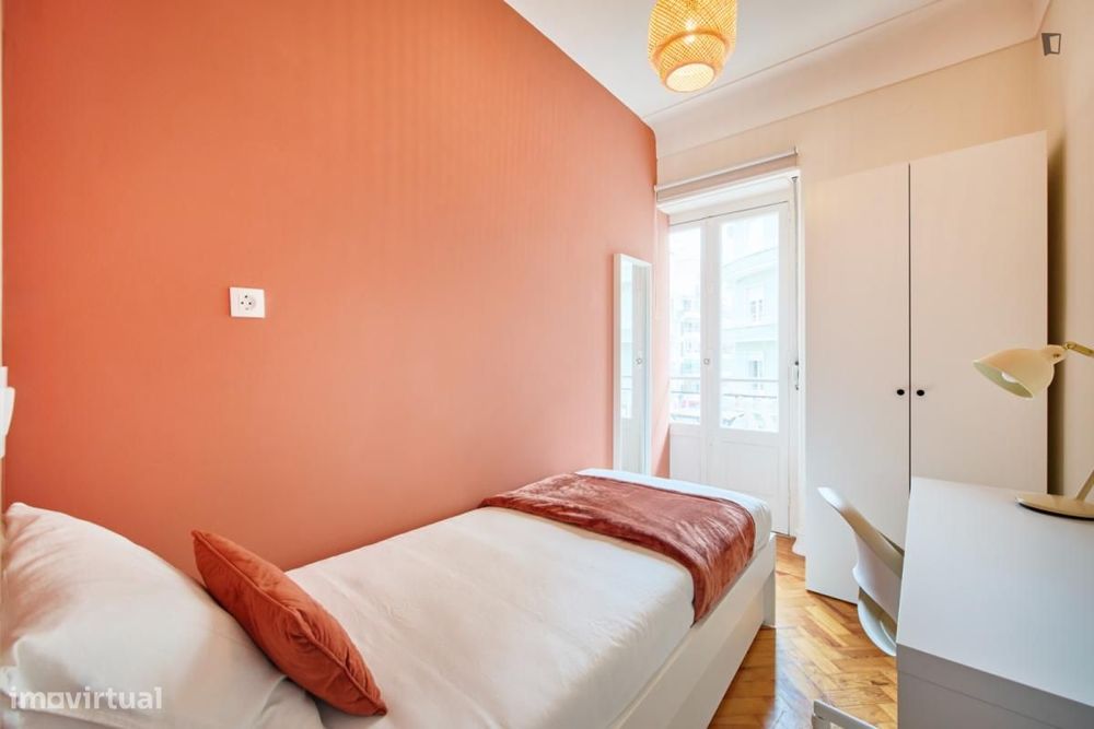 Quarto - localizado em Arroios Lisbon