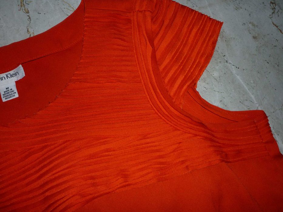 Calvin Klein bluzka z ładnymi drapowaniami