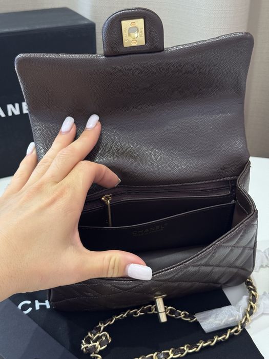 Сумка Chanel Шанель класична шкіряна на ланцюжку шоколадна коричнева біла вечірня міні сумочка на цепочке