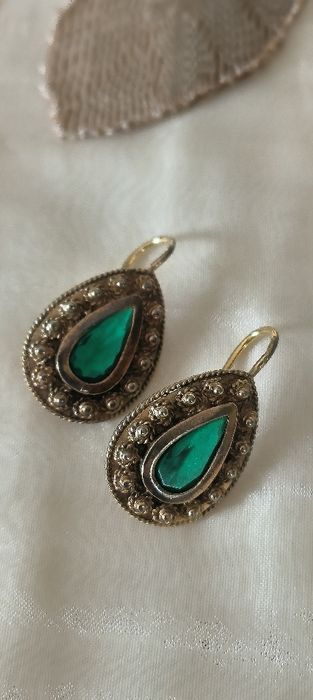 Brincos antigos com pedra verde
