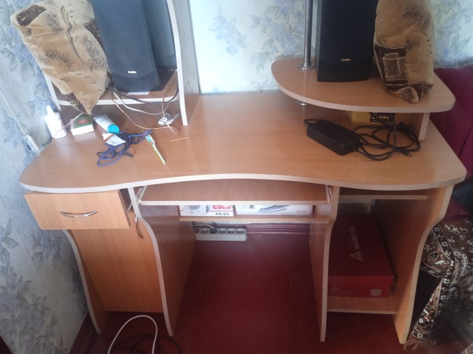 Продам стол для компютера