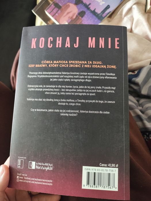 Książka kochaj mnie
