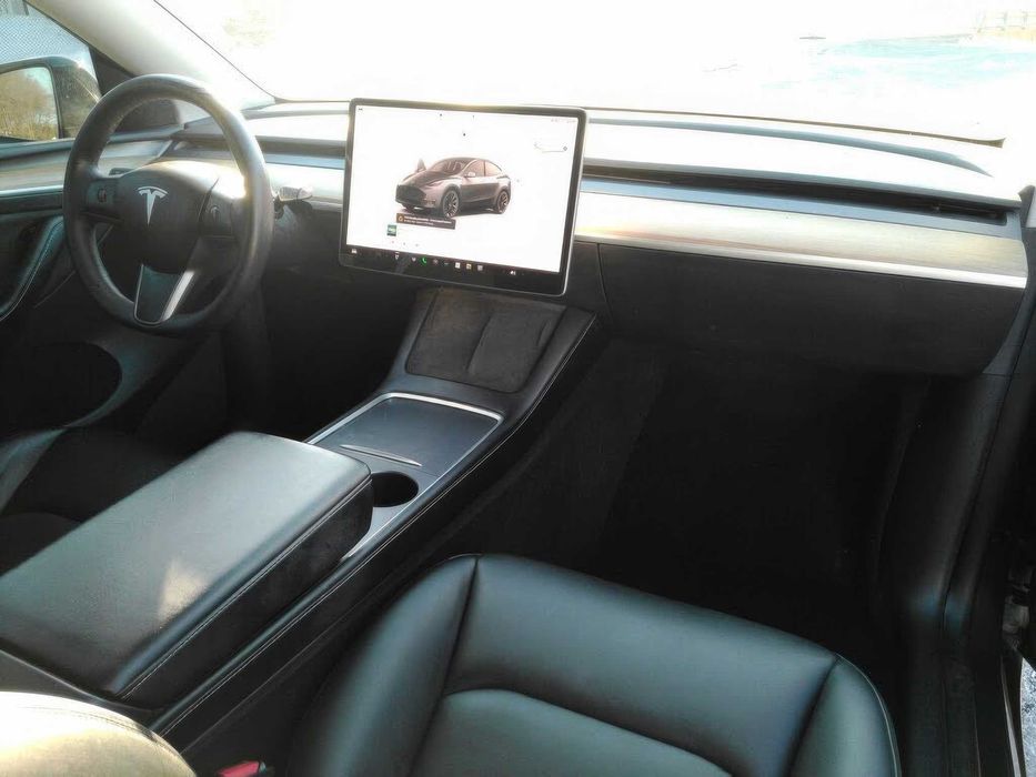 Tesla Model Y Long Range      2022