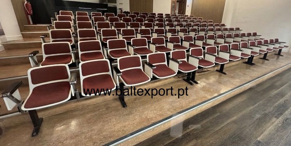 Cadeira de Auditório com Palmatória e Revestimento Tecido Usadas