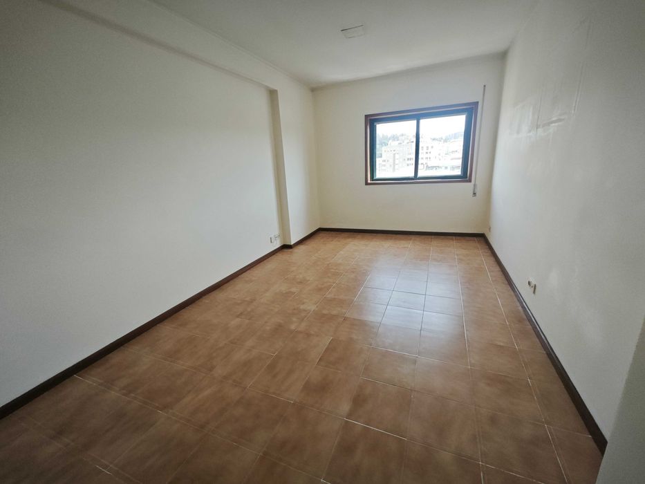 Apartamento T1 c/garagem para arrendar em Quinta Paço de Rei 20, Vila Nova de Gaia