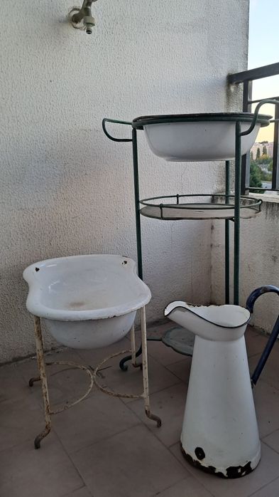 Conjunto de lavatório, jarro e bidé antigo