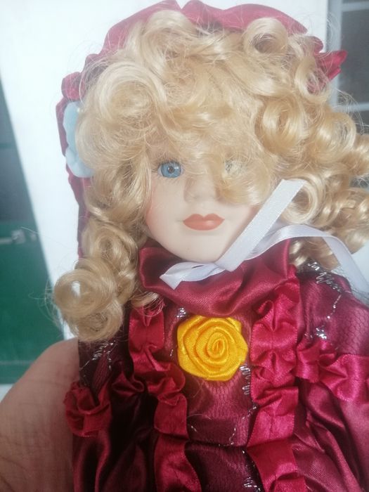 Boneca de porcelana DOLL64585431922306120