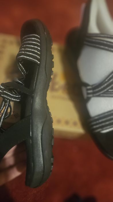 Skechers sandałki nowe r.37