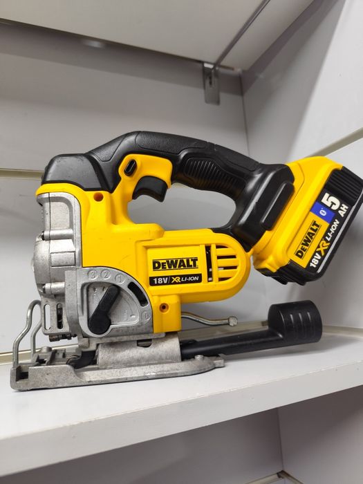 Вживаний DeWalt DCS 331 лобзик акумуляторний Деволт оригінал