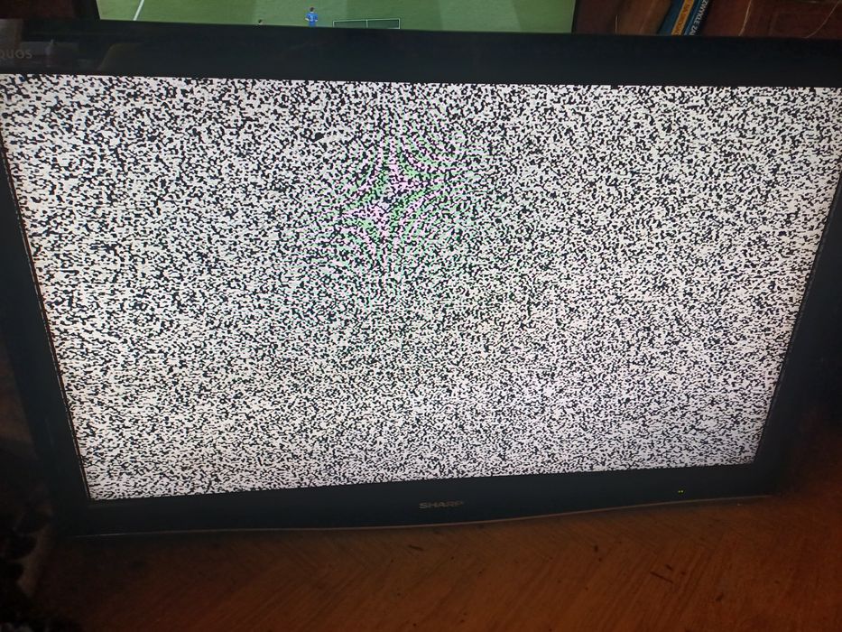 Witam serdecznie państwa mam na sprzedaż tv LCD marki sharp.