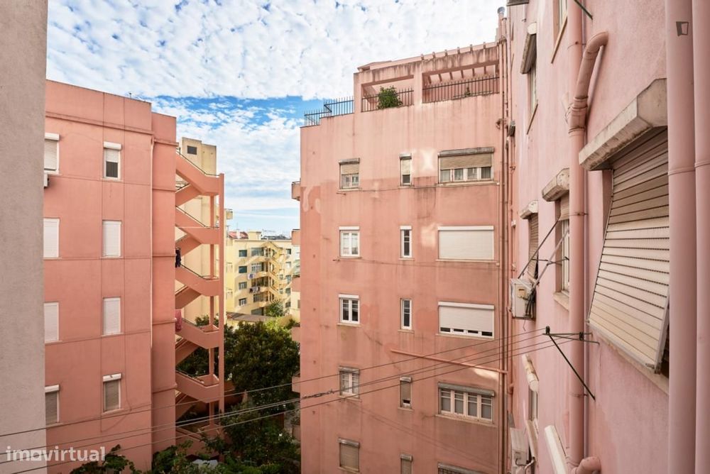 Quarto - localizado em Marquês de Pombal Lisbon