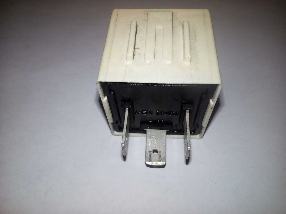 Реле освітлення світла 95VG-13150-AA 12v 3контакти 3pin