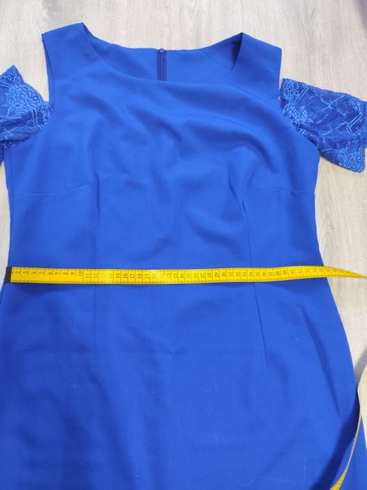 Elegancka i stylowa chabrowa sukienka 42