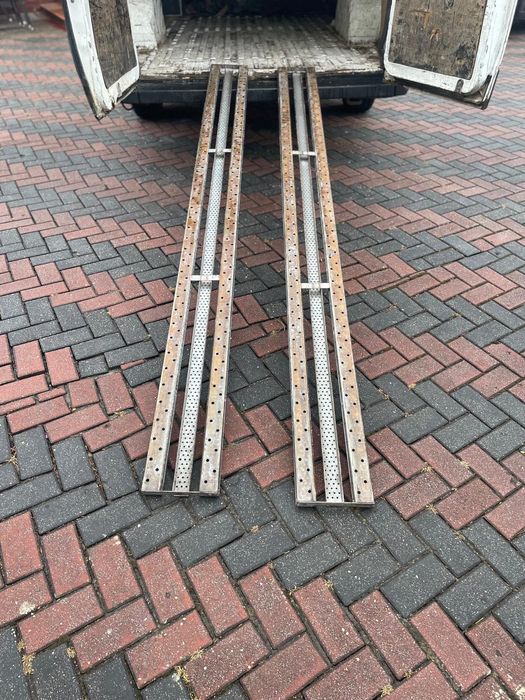 Najazdy pod quada lub motor udzwig 450 kg
