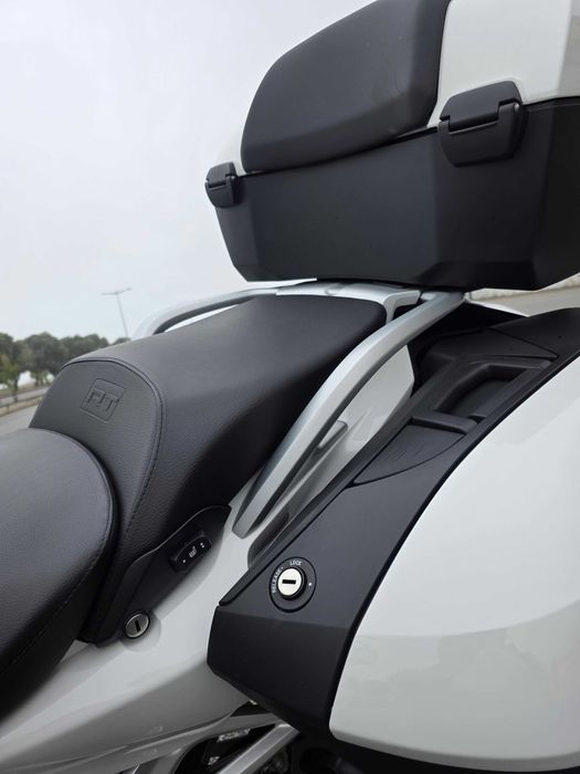 BMW R 1250 RT | 2.200 km | Estado Novo | Garantia até 2029