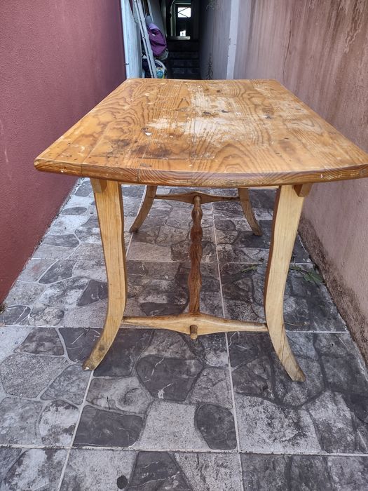 Mesa de madeira maciça