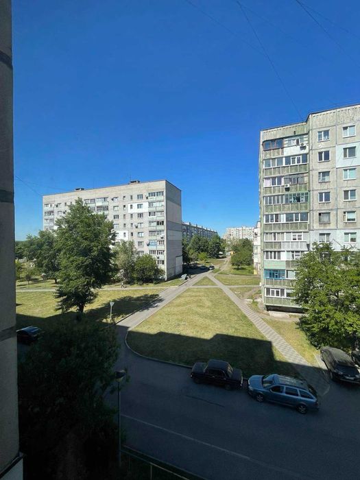 Здається 3-кімнатна квартира (2 кімнати)