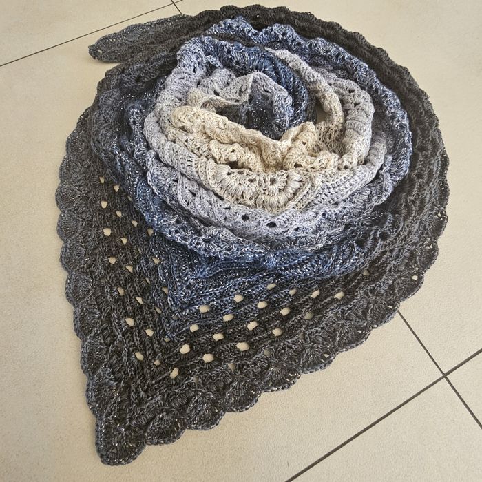 Chusta robiona ręcznie na szydełku rękodzieło Handmade