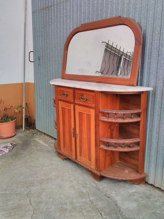 Mobiliário de átrio de entrada.