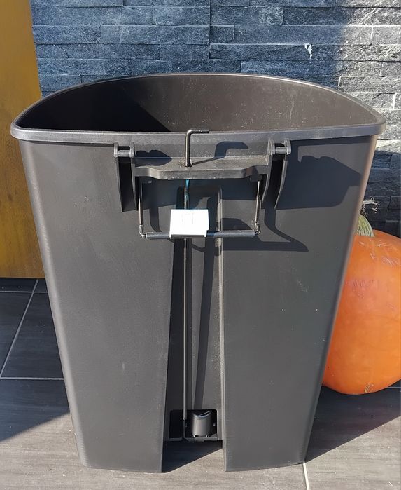 Nowy kosz na śmieci Simplehuman 50L