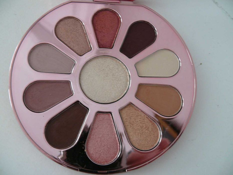 Paleta cieni Tarte w limitowanej edycji