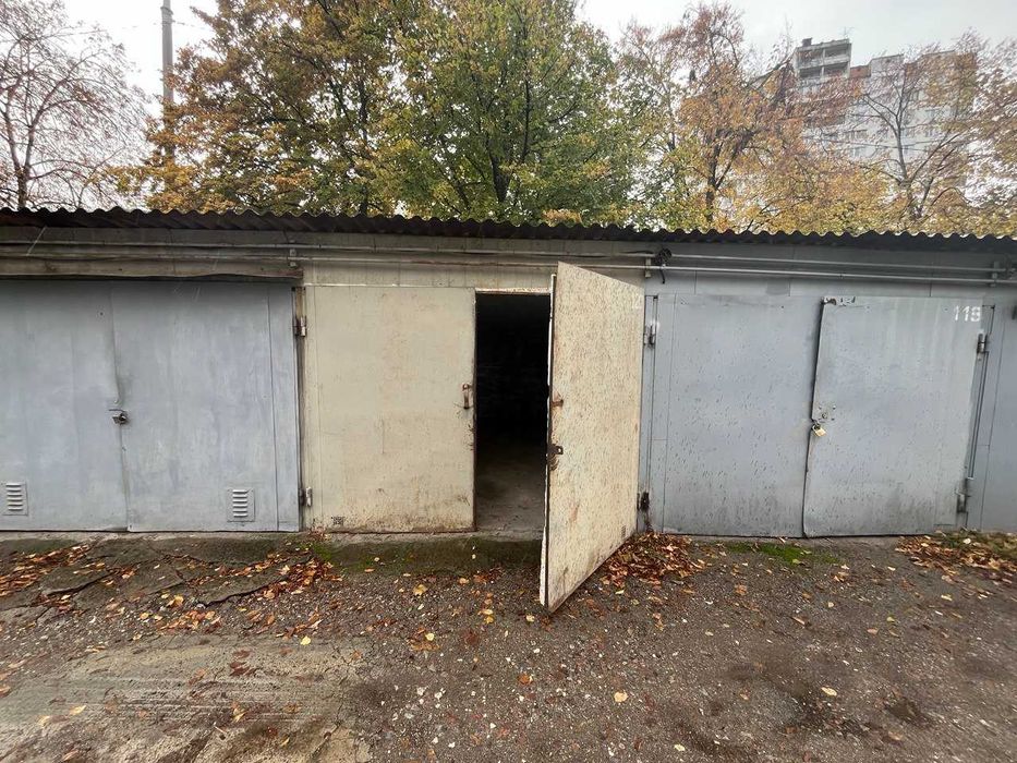 Оренда сухого гаража 2,8×5,5 м, Борщагівка, Г.Космосу 26 з електрикою